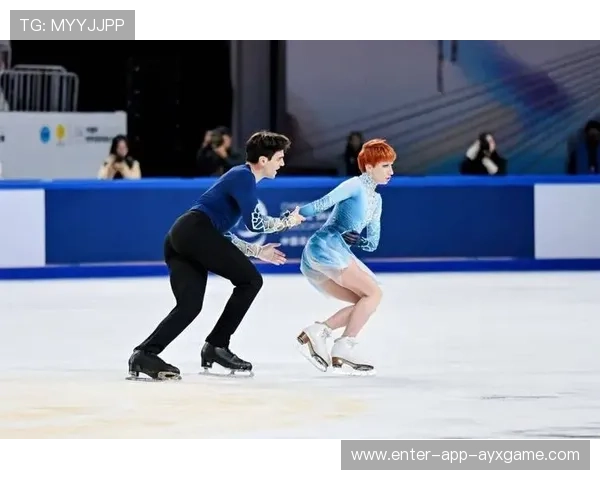 花滑演出满堂喝彩:梦想与艺术的华丽交融 花滑演出满堂喝彩:梦想与艺术的华丽交融